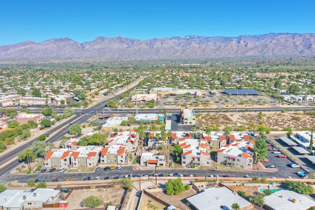 Community aerial view at Ten50 Apartments in Tucson AZ November 2020 (8)