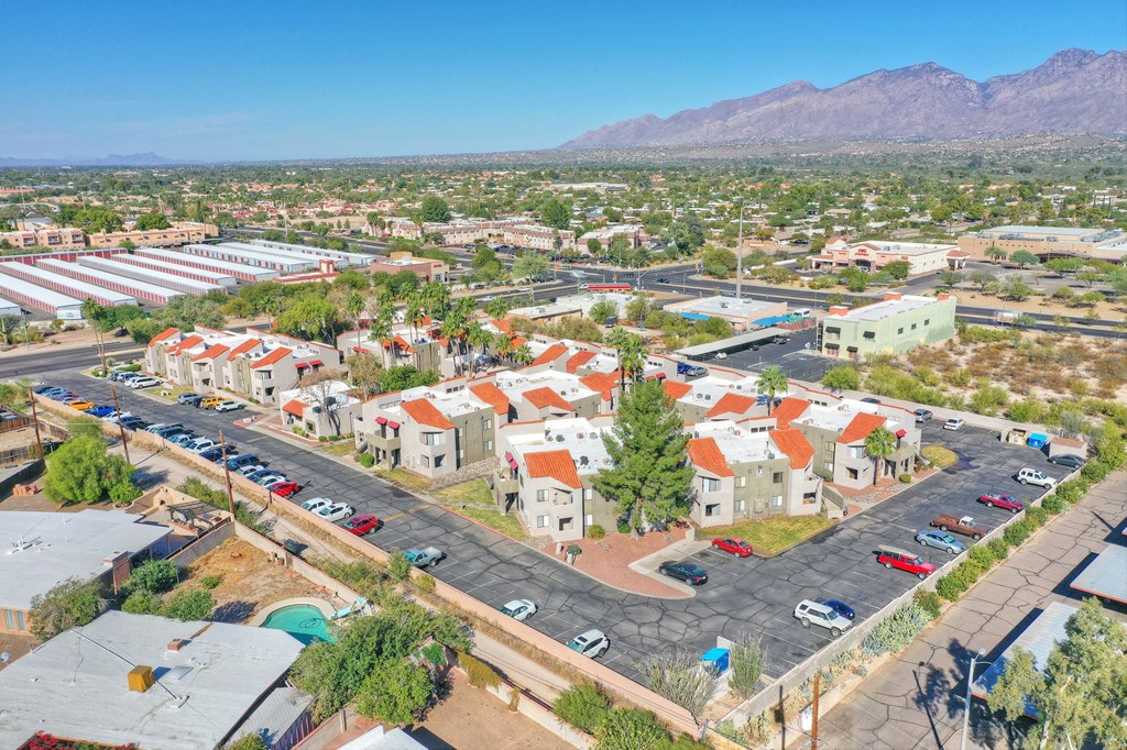 Community aerial view at Ten50 Apartments in Tucson AZ November 2020 (9)