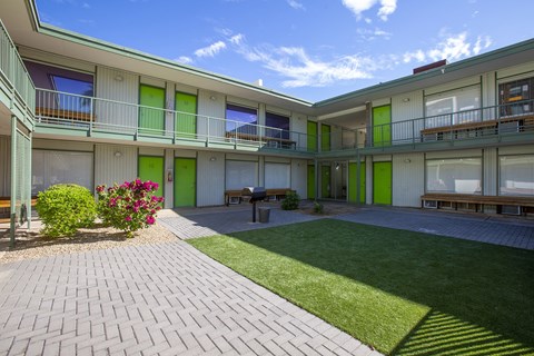 Community courtyard at The Continental Apartments in Phoenix AZ Nov 2020