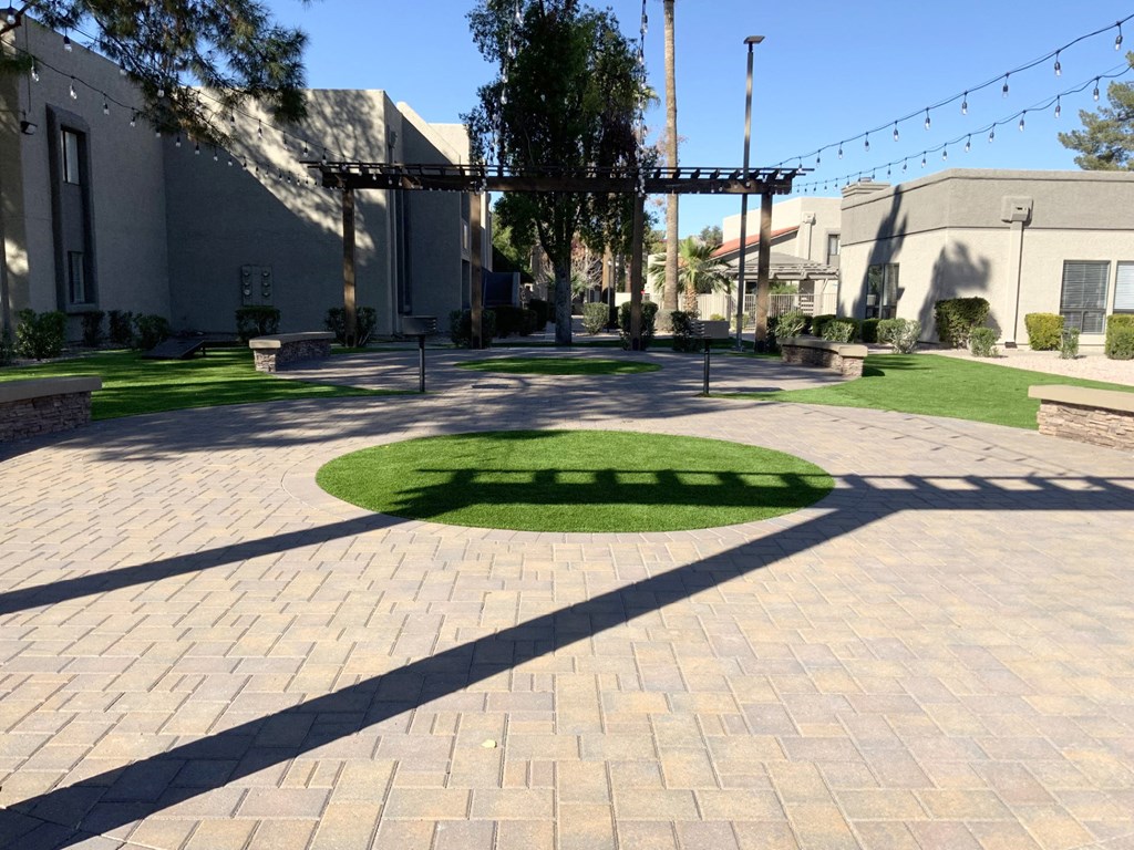 Courtyard Seating at Avenue 8 Apartments in Mesa Arizona