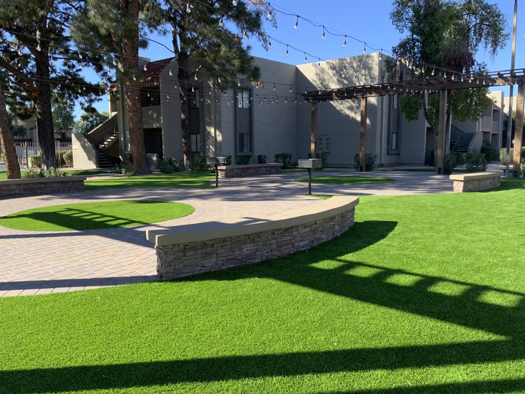 Courtyard at Avenue 8 Apartments in Mesa Arizona