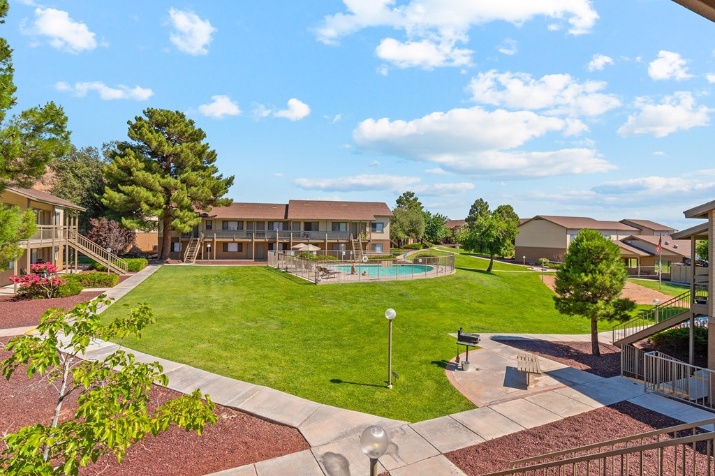 Courtyard at Kingman Station Apartments