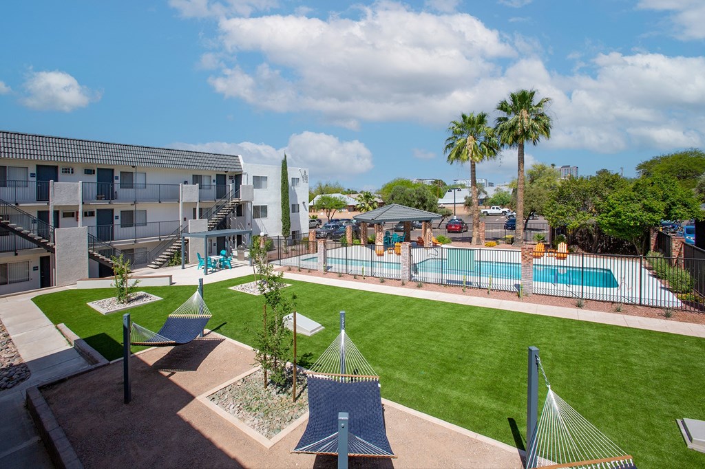 Courtyard at The Link at 4th Ave Apartments