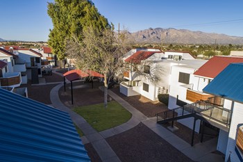 Courtyard of Metro Tucson Apartments - Photo Gallery 42