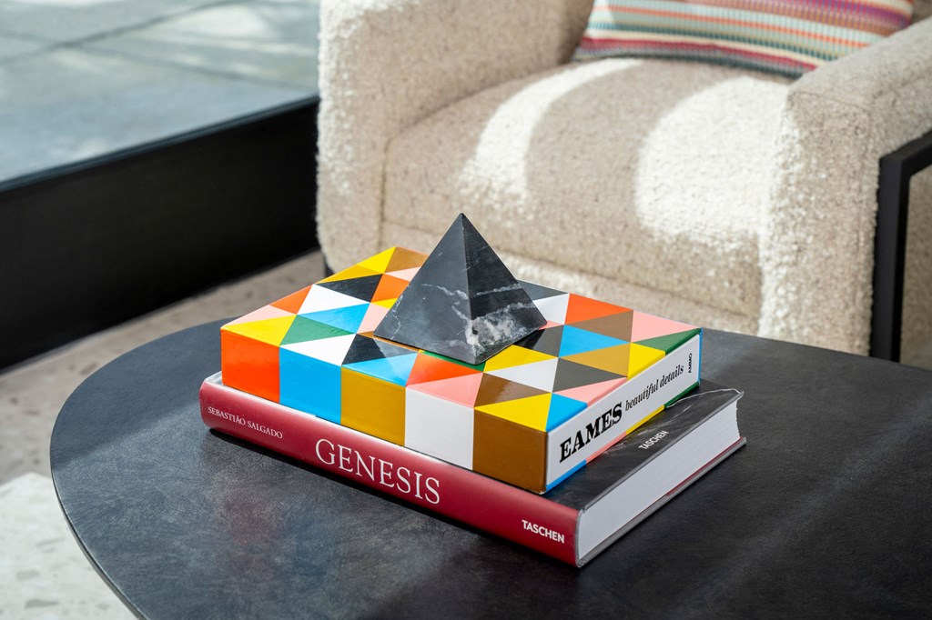 Decor at Streamliner 16th Apartments in Phoenix Arizona