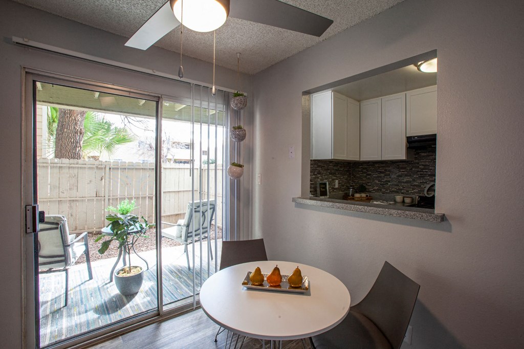 Dinign area at Brookwood Apartments in Tucson AZ 3-2020