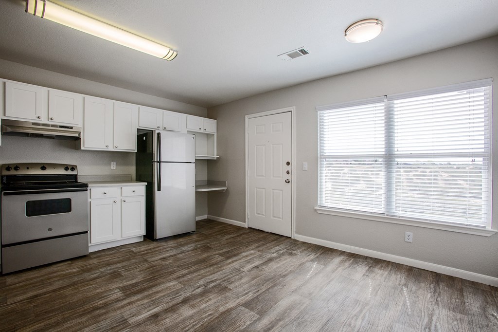 Dining Area at The Bluffs at Tierra Contenta Apartments