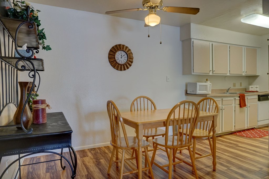 Dining Area at The View At Catalina Apartments in Tucson, AZ