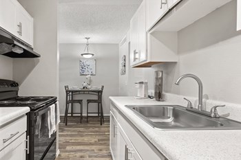 Dining Room at Toscana Cove - Photo Gallery 5