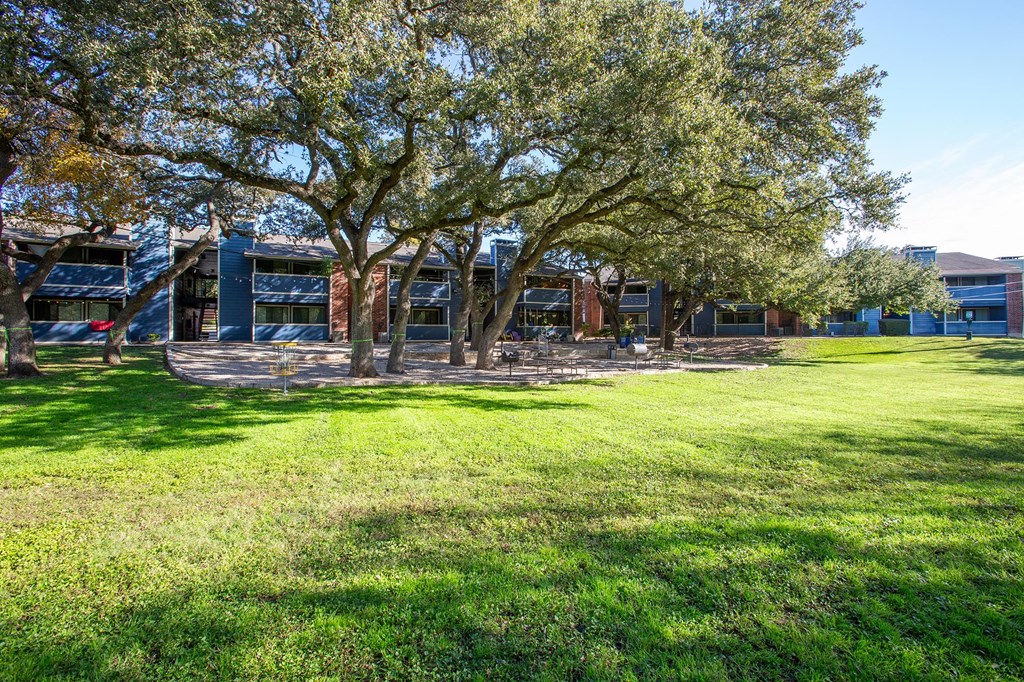 Disc Golf and Grass Area at Stony Creek Apartments in Austin