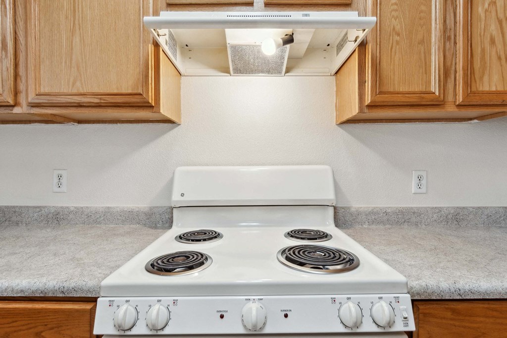 Electric Stove Top at Somerset Village in Kingman Arizona