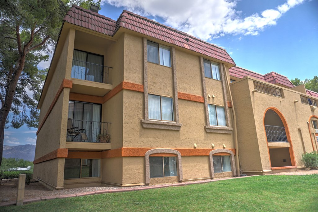 Exterior & Landscaping at The View At Catalina Apartments in Tucson, AZ