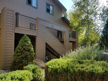 Exterior and landscaping at university west apartments in flagstaff az - Photo Gallery 22