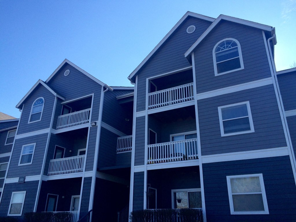 Exterior and landscaping at Centennial Crossing at Lenox Gate in Goodletteville TN August 2020