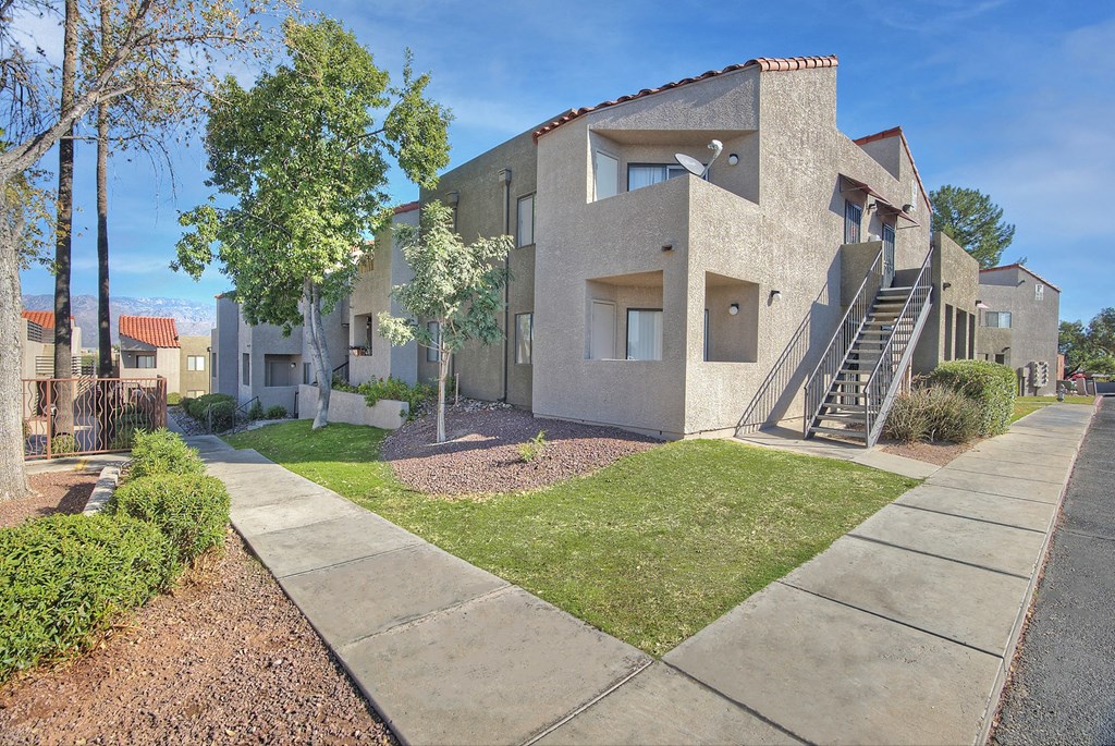 Exterior and landscaping at Ten50 Apartments in Tucson AZ November 2020 (2)