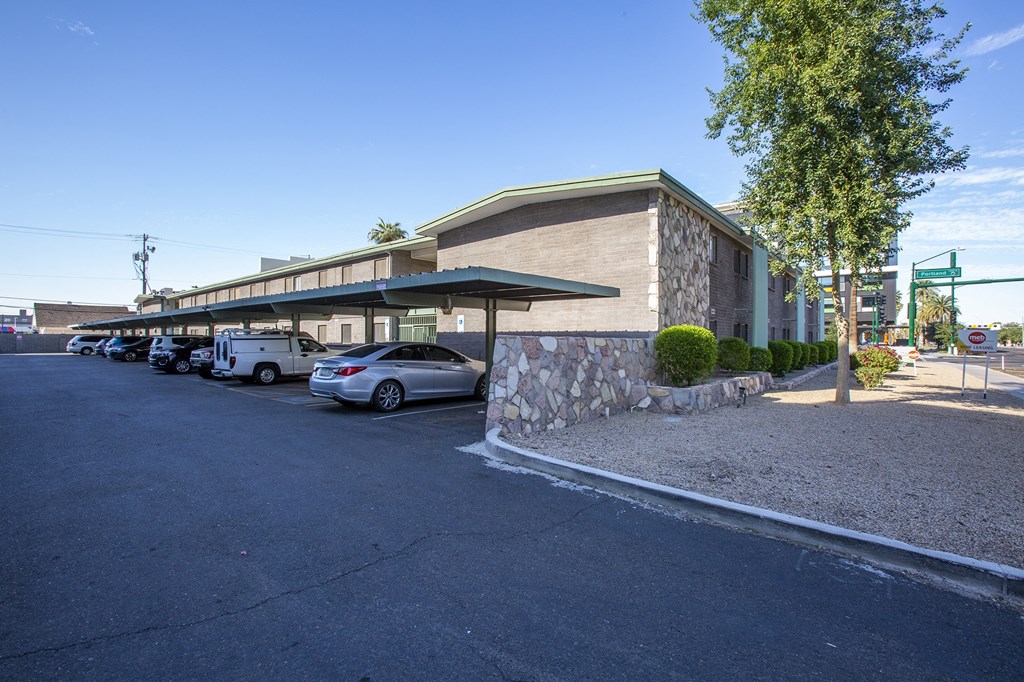 Exterior at The Continental Apartments in Phoenix AZ Nov 2020 (3)