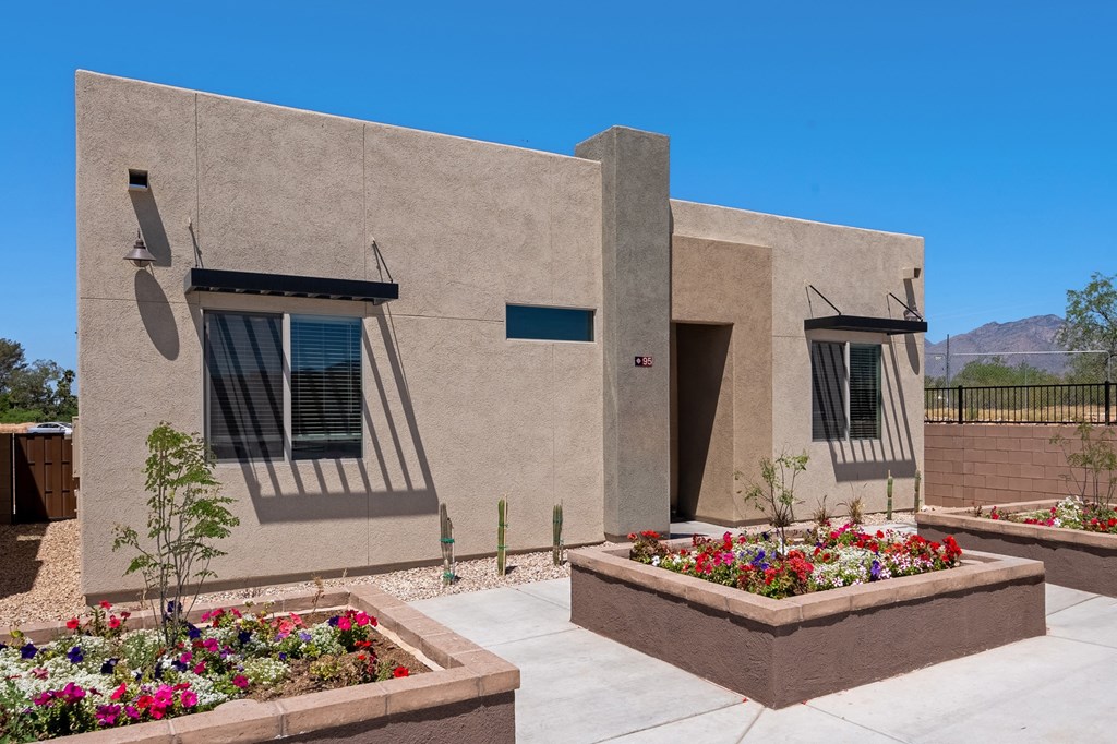 Exterior of Casitas Catalina Apartments in Tucson