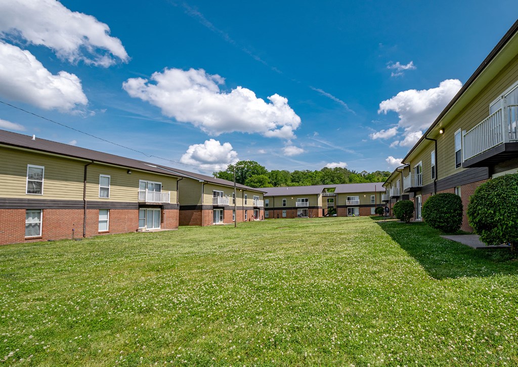 Exterior of Falls at Mill Creek in Nashville Tennessee