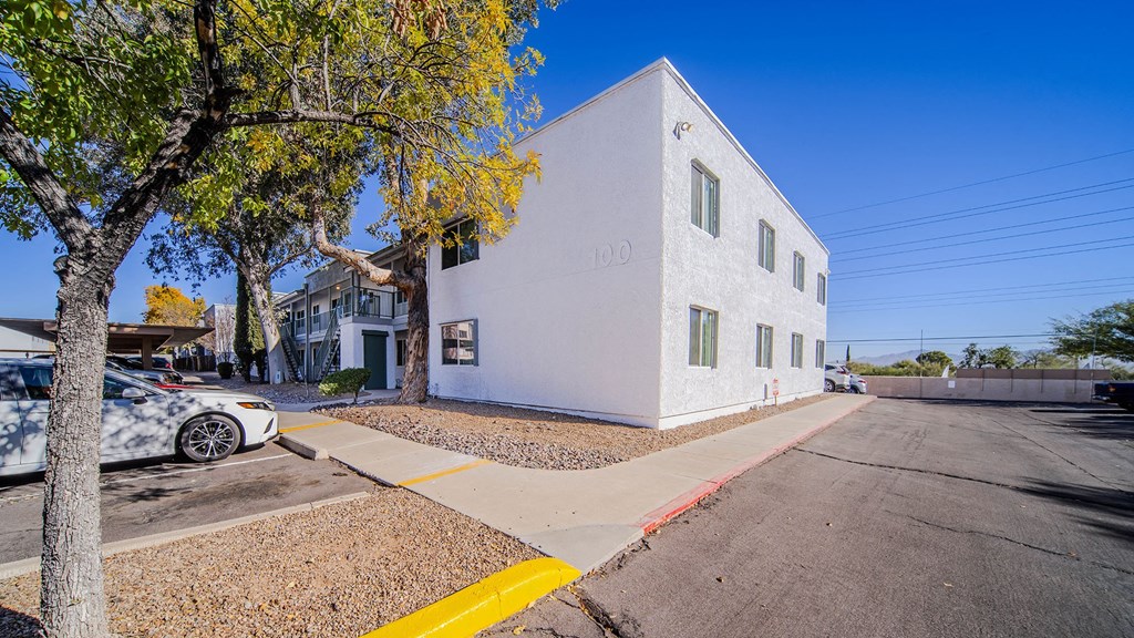 Exterior of La Primera at Green Valley Apartments