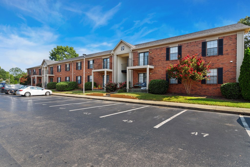 Exterior of Laurel Valley Apartments in Mount Juliet Tennessee March 2021