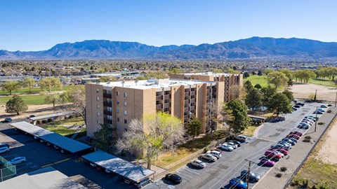 Exterior of Los Altos Towers Apartments in Albuquerque NM