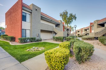 Exterior of Ovation at Tempe Apartments - Photo Gallery 15