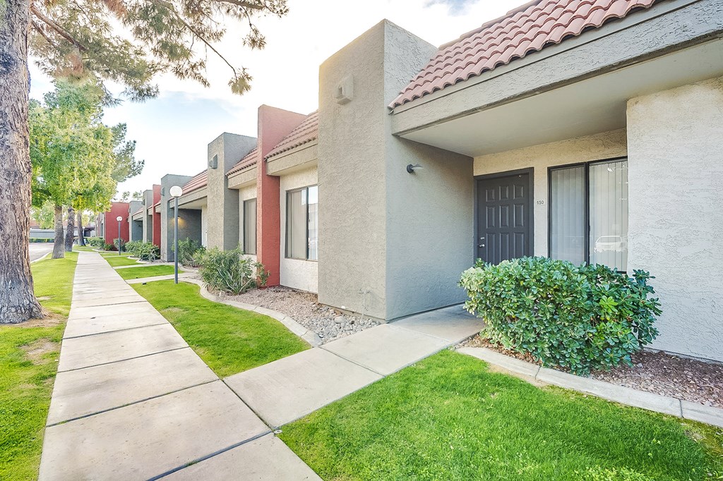 Exterior of Ovation at Tempe Apartments