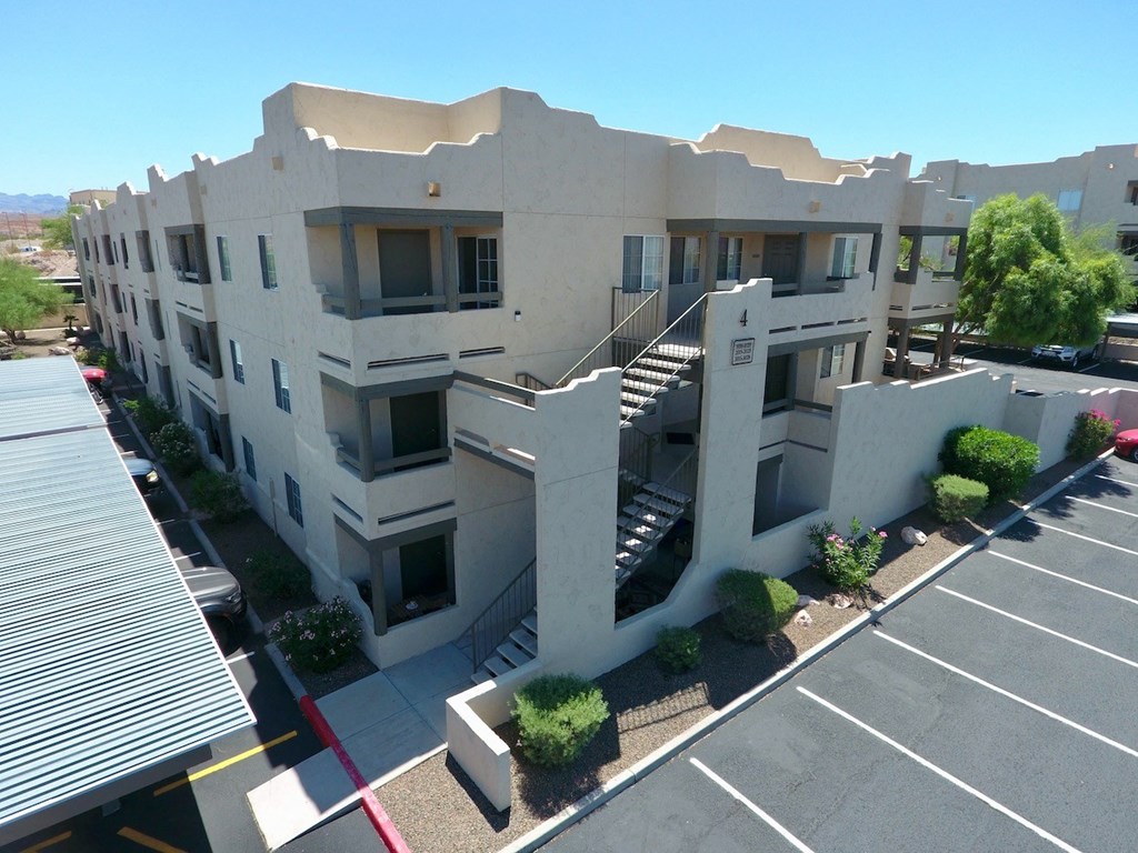 Exterior of Silver Cliffs Apartments in Bullhead City