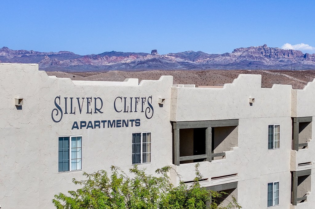 Exterior of Silver Cliffs Apartments in Bullhead City