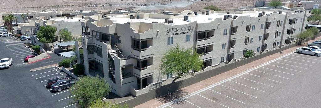 Exterior of Silver Cliffs Apartments in Bullhead City