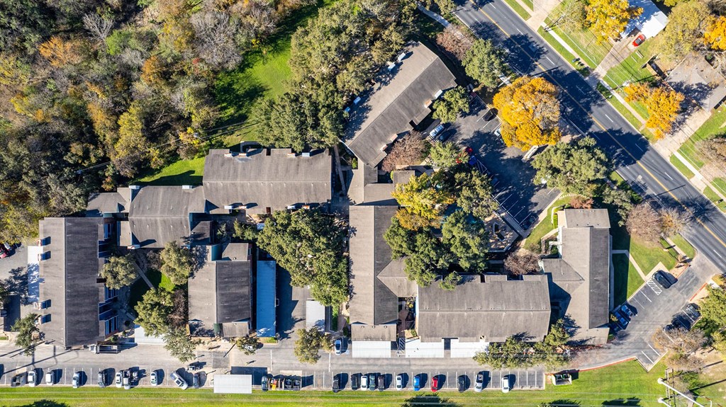 Exterior of Stony Creek Apartments in Austin Texas