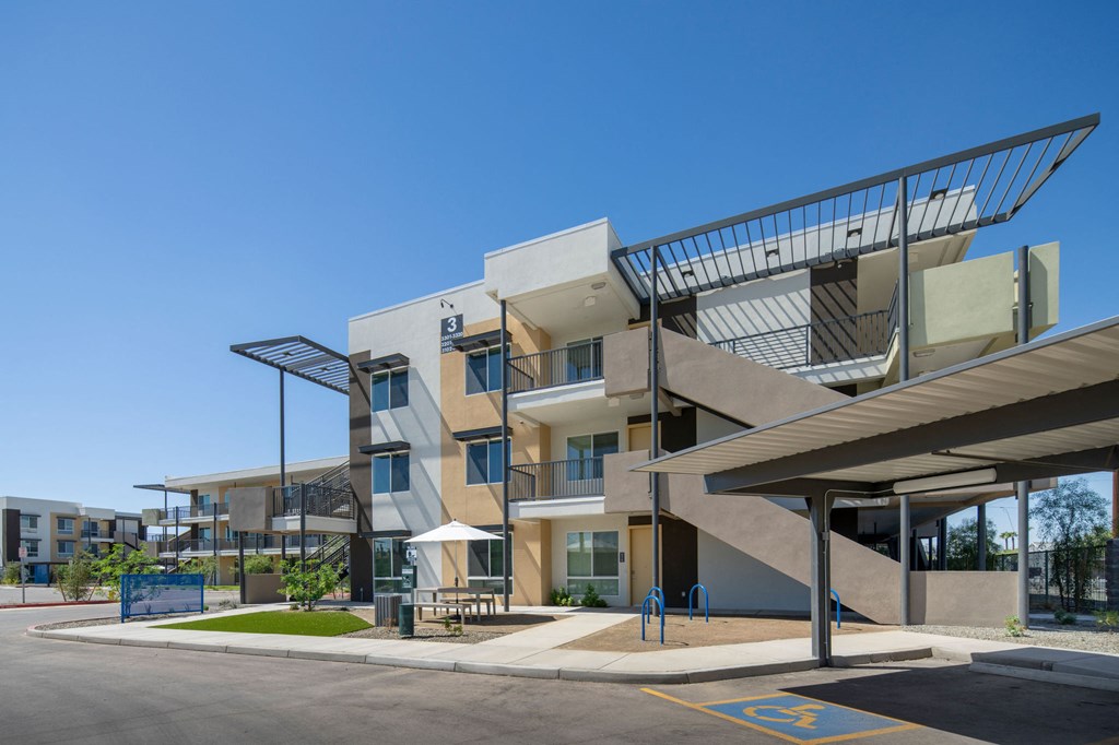 Exterior of Streamliner 16th Apartments in Phoenix