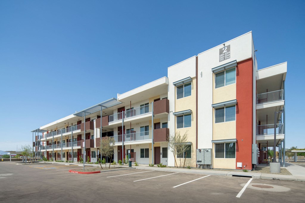 Exterior of Streamliner 67th in Phoenix Arizona