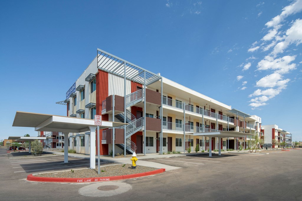 Exterior of Streamliner 67th