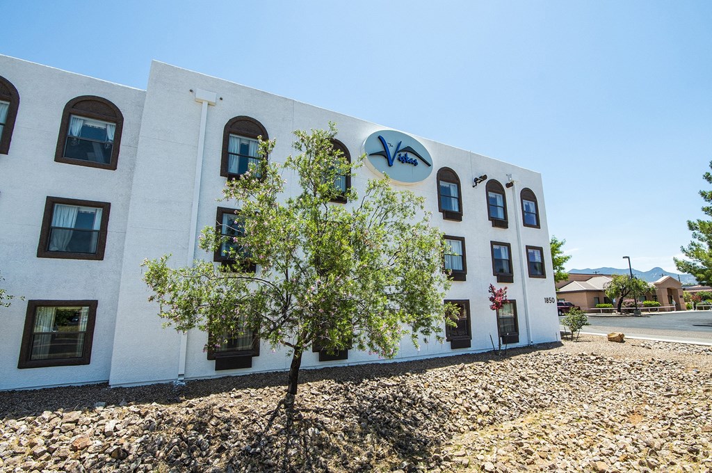 Exterior of The Vistas Apartments