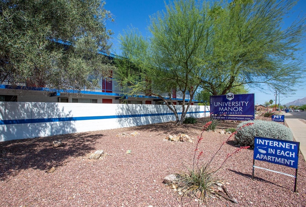 Exterior of University Manor Apartments in Tucson Arizona