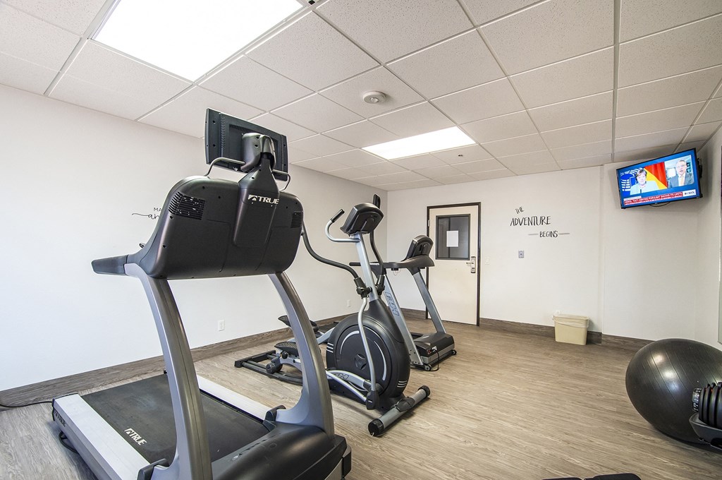 Fitness center at The Vistas Apartments