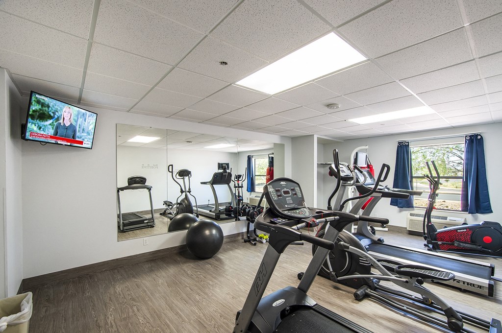 Fitness center at The Vistas Apartments