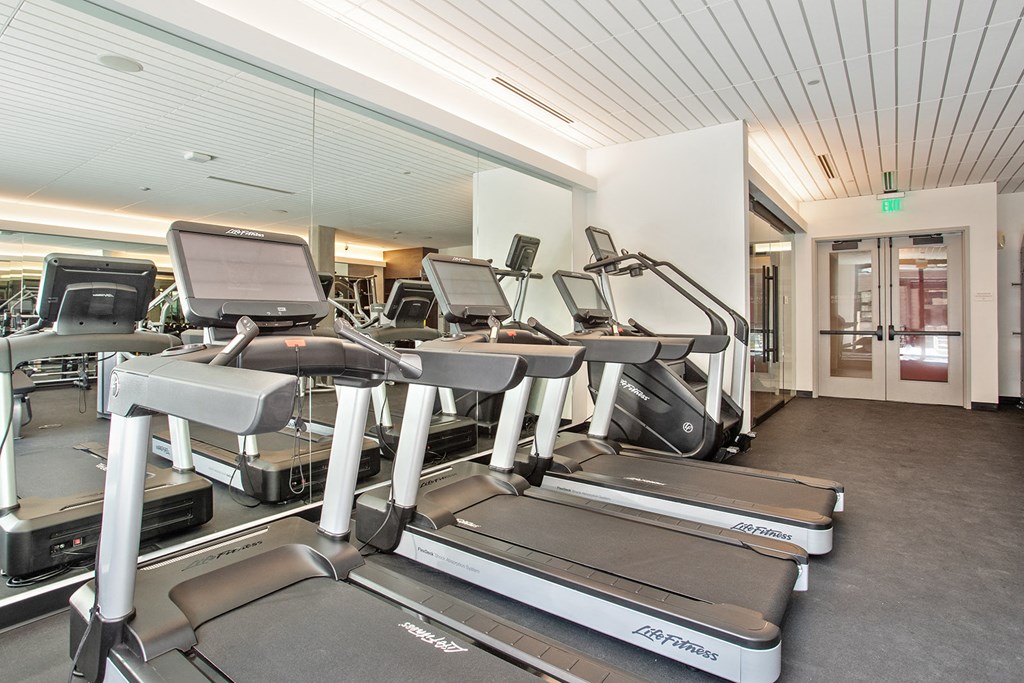 Fitness center at Trovita Rio Apartments in Tempe AZ June 2021 (3)