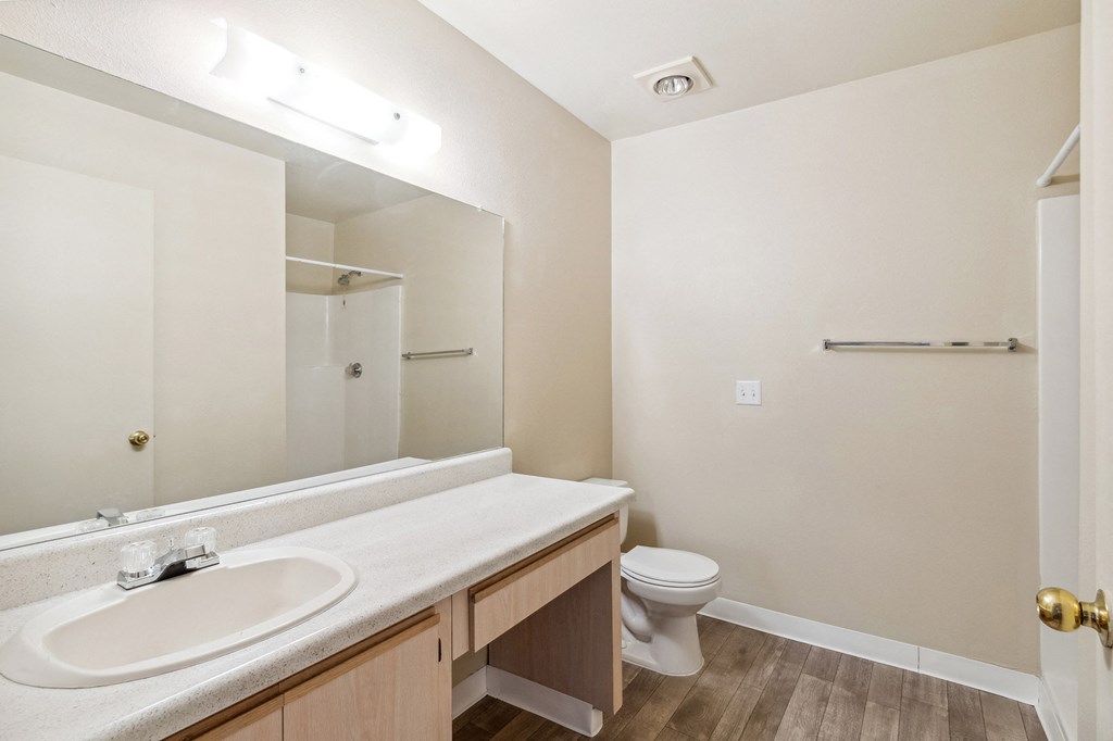 Full Bathroom at Copper Ridge Apartments in Kingman Arizona