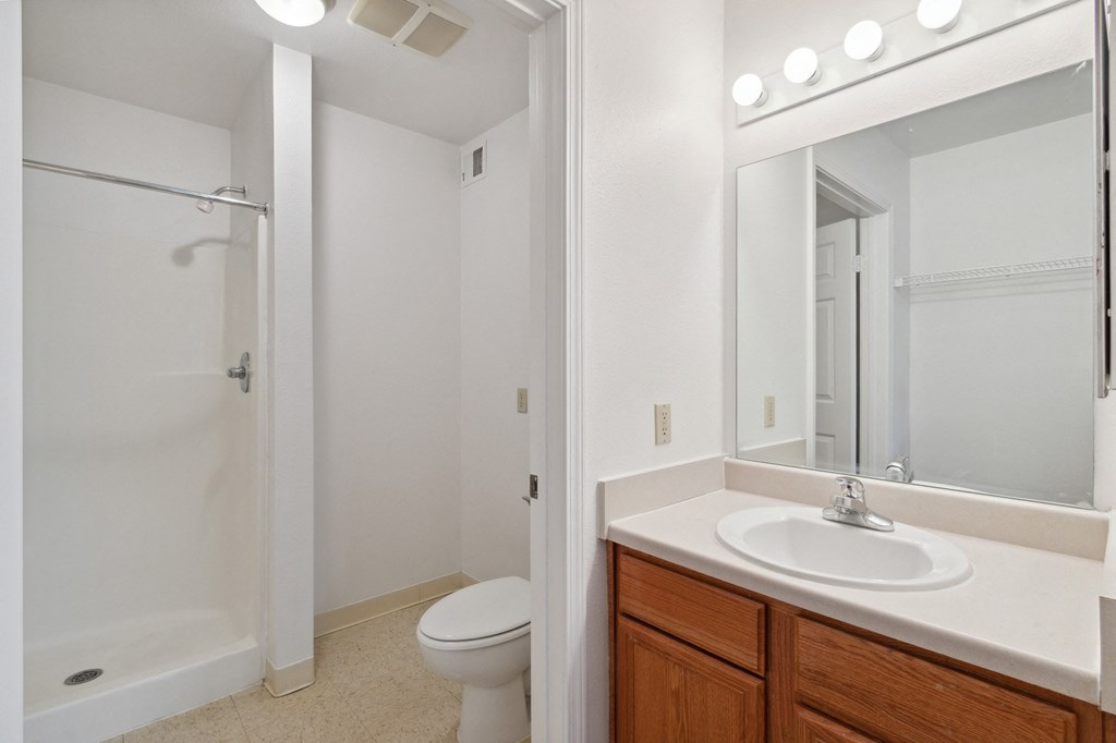 Full Bathroom at Pinehurst at Flagstaff in Flagstaff Arizona