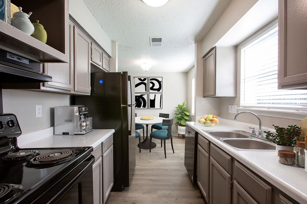 Full Kitchen at The Villas at Quail Creek Apartment Homes in Austin Texas