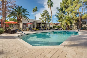 Gated Pool at Ovation at Tempe Apartments - Photo Gallery 2