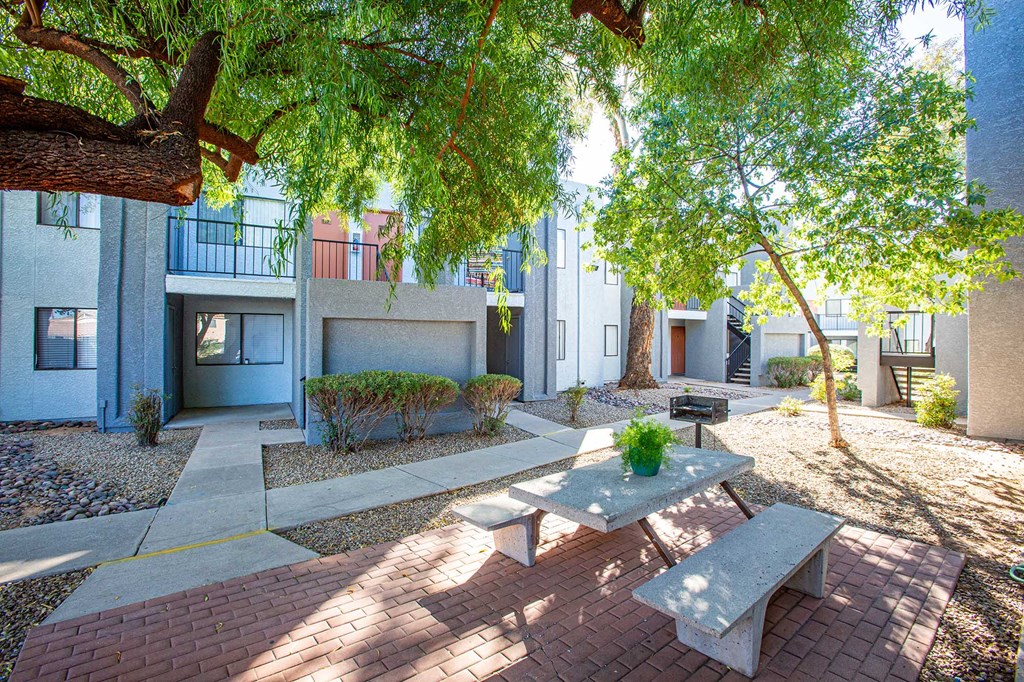 Grill Picnic courtyard at Acacia Hills Apartments in Tucson Arizona