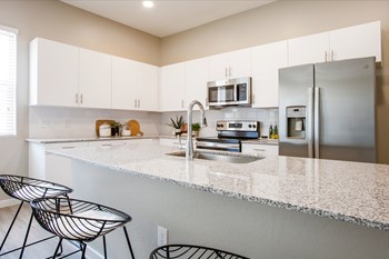 Kitchen Breakfast Bar at The Carson Townhome Apartments - Photo Gallery 22