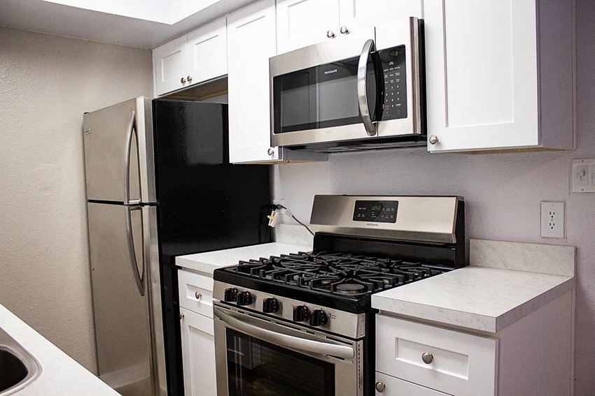 Kitchen (Remodeled) at Metro Apartments in Phoenix, AZ