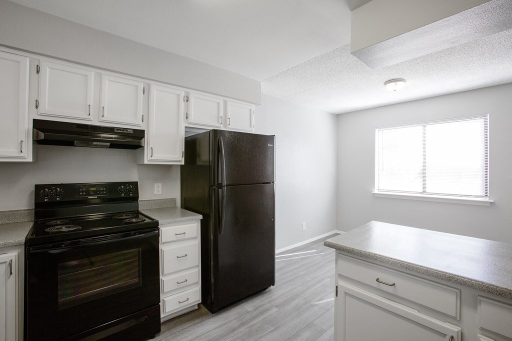 Kitchen and Dining Area at The Heights at Tramway in Albuquerque New Mexico 2023.jpg