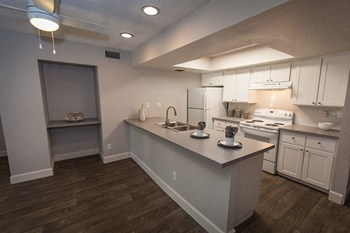 Kitchen and built in work station at La Costa at Dobson Ranch - Photo Gallery 11
