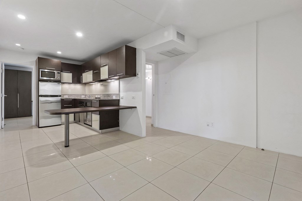 Kitchen and dining area at The Regency Apartments in Tempe AZ Nov 2020