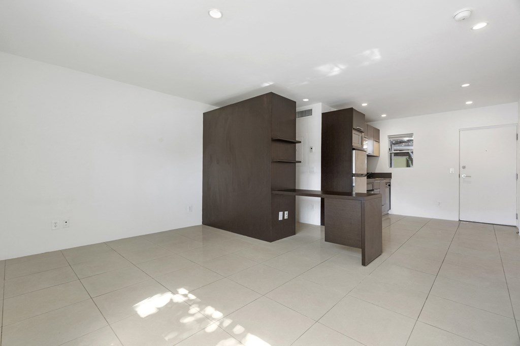 Kitchen and living room at The Regency Apartments in Tempe AZ Nov 2020 (2)